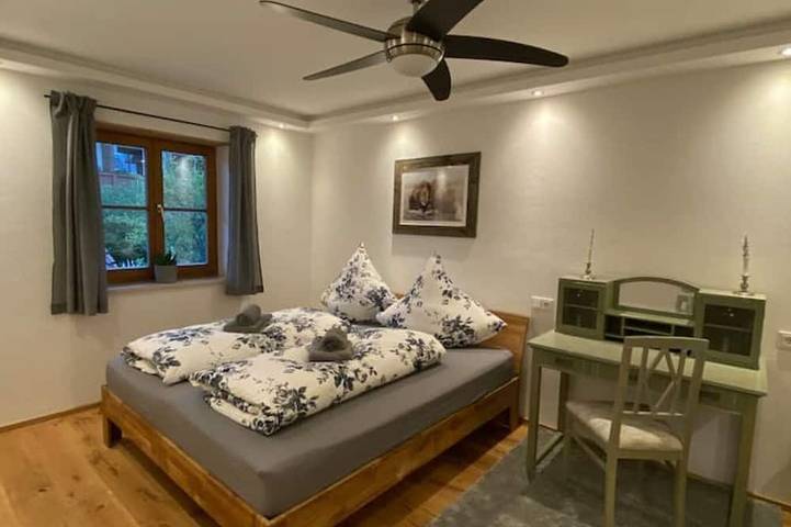 Ganze Wohnung, Neurenovierte Ferienwohnung \"Räsl\" in Holzkirchen, Landkreis Miesbach