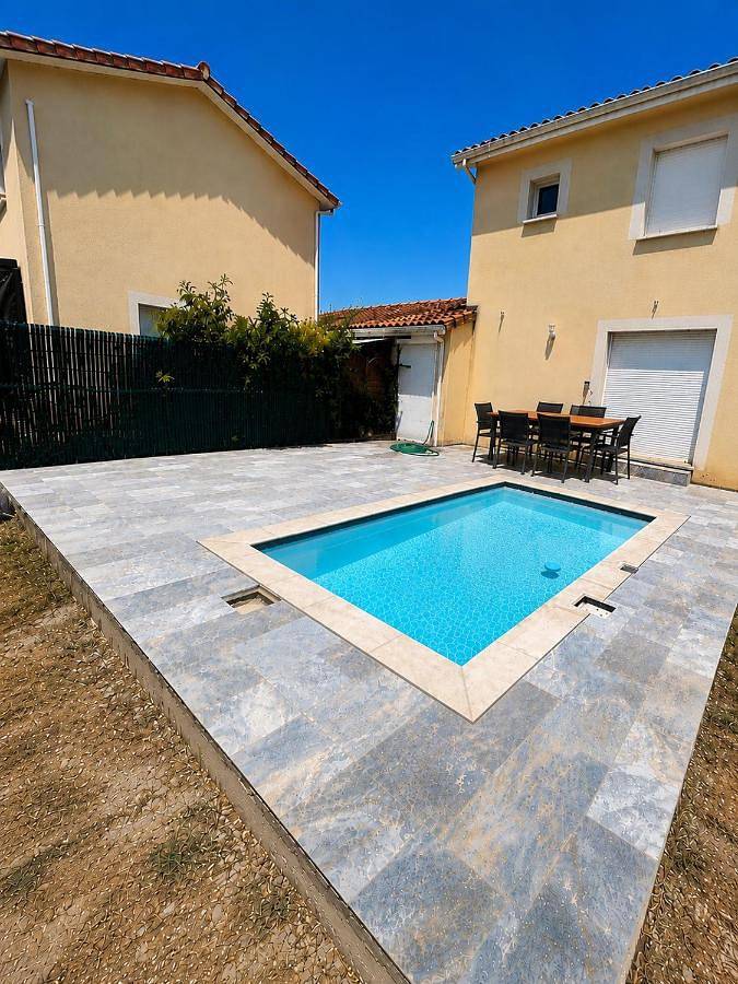 Location de vacances pour 6 personnes, avec Jacuzzi et Terrasse ainsi que Jardin et Piscine à Bérat (Haute-Garonne)