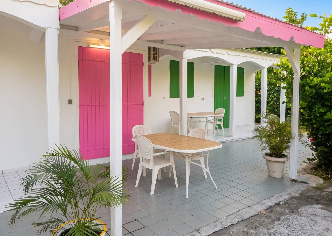 Bungalow encantador en Le Moule con vista al jardín in Le Moule, Guadalupe