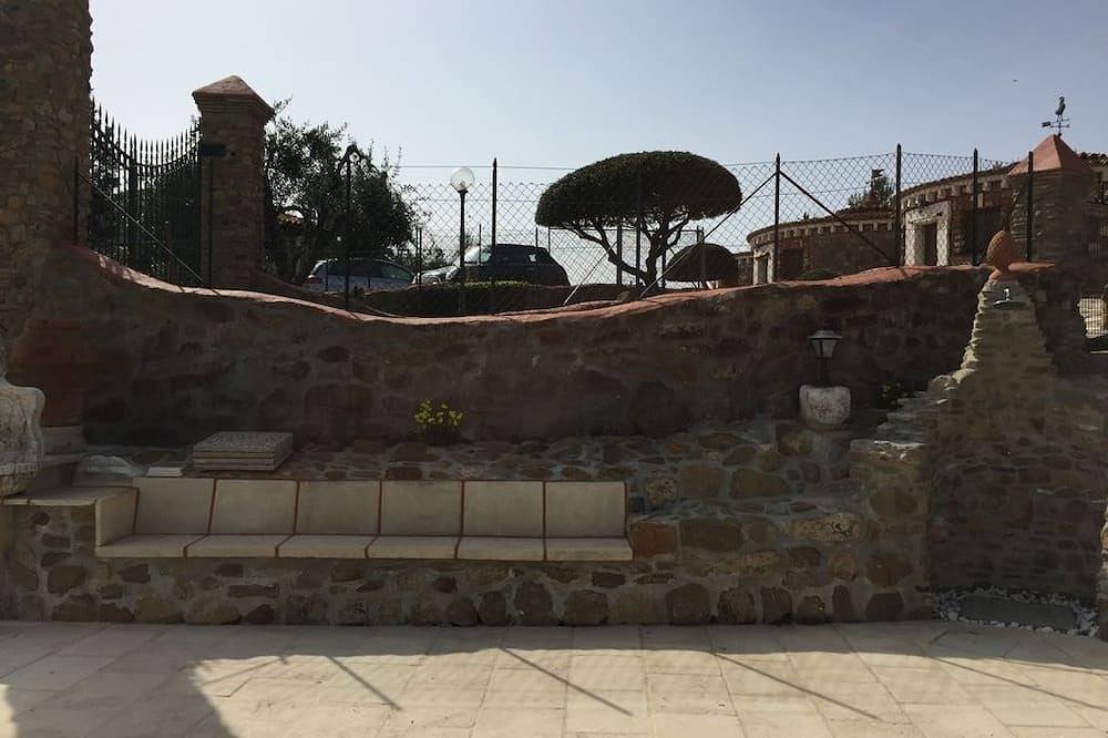 Panoramic Sea View Nuraghe C Typical Dwellings in Santa Marinella, Provincia de Roma