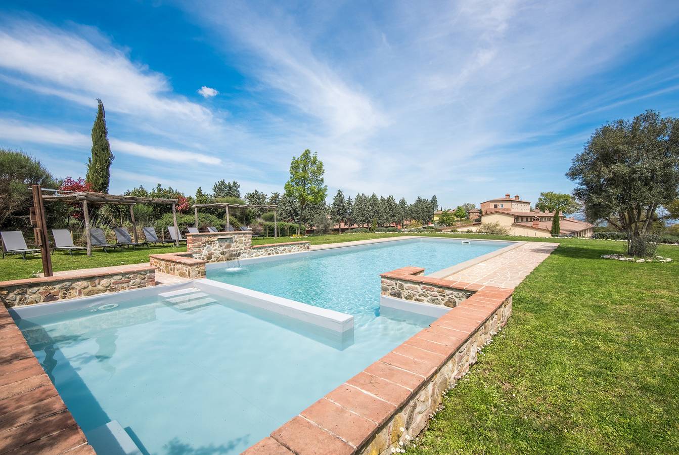 Hotel Apartment "Villa Limone" with Shared Pool & Wi-Fi in Trequanda, Siena Province