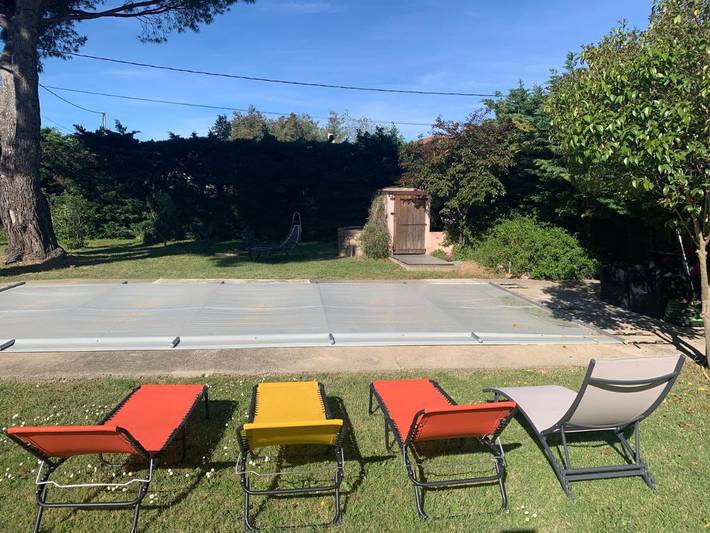 Location de vacances pour 7 personnes, avec Terrasse et Jardin ainsi que Piscine et Vue à Villemolaque