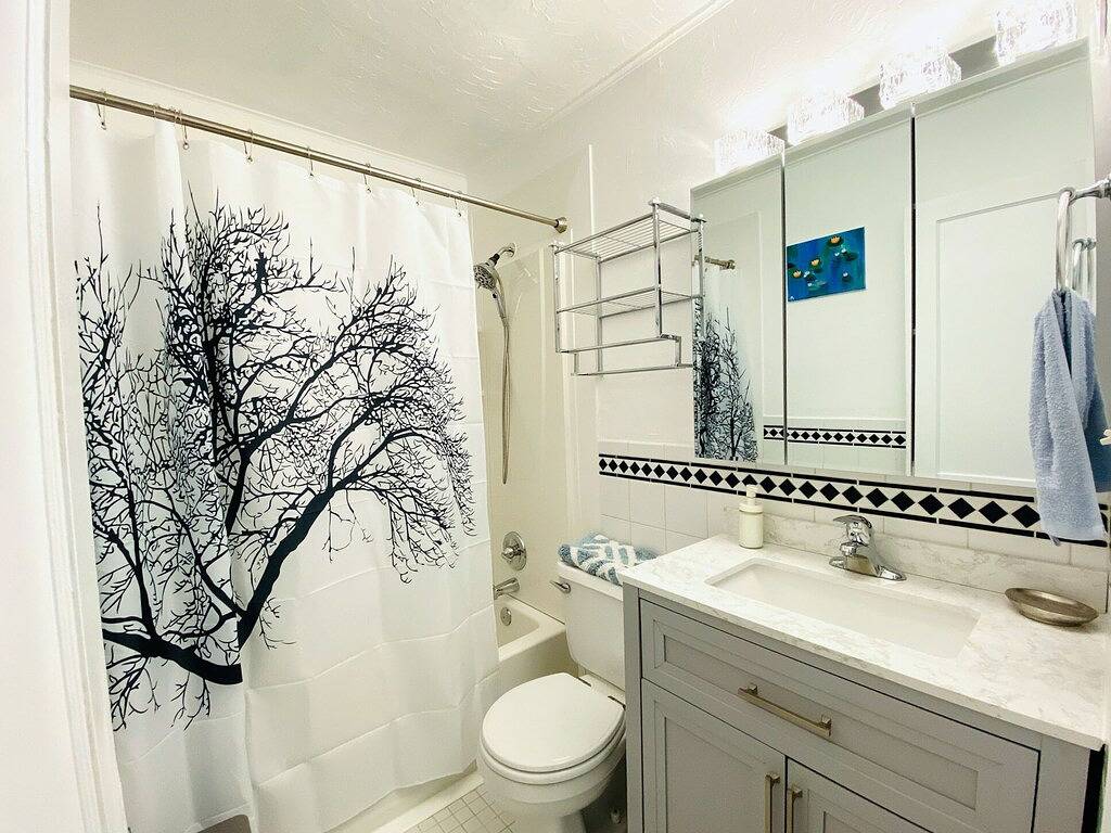 Cozy Ranch Close to everything in Merriam, Kansas