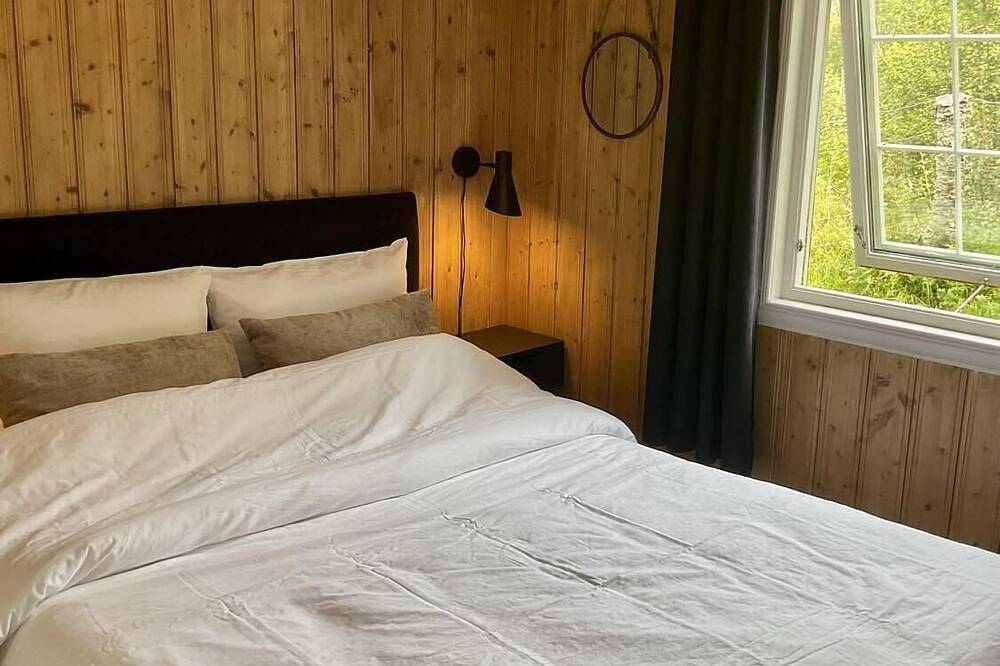 Charming Cabin Near Norway's Fjords and Mountains - Pets Allowed in Fjord, Stordal