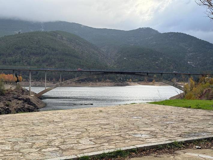 Location de vacances pour 12 personnes, avec piscine ainsi que vue et jardin, animaux acceptés à El Barraco - 4