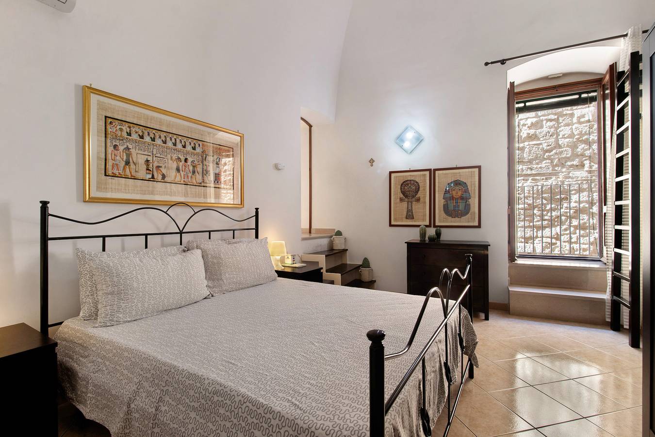 Entire apartment, Apartment 'Home Sweet Home' with Balcony, Wi-Fi and Air Conditioning in Giovinazzo, Bari Province