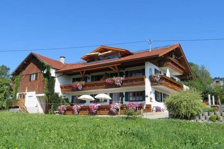 Bauernhof für 4 Personen, mit Balkon und Garten in Hopferau