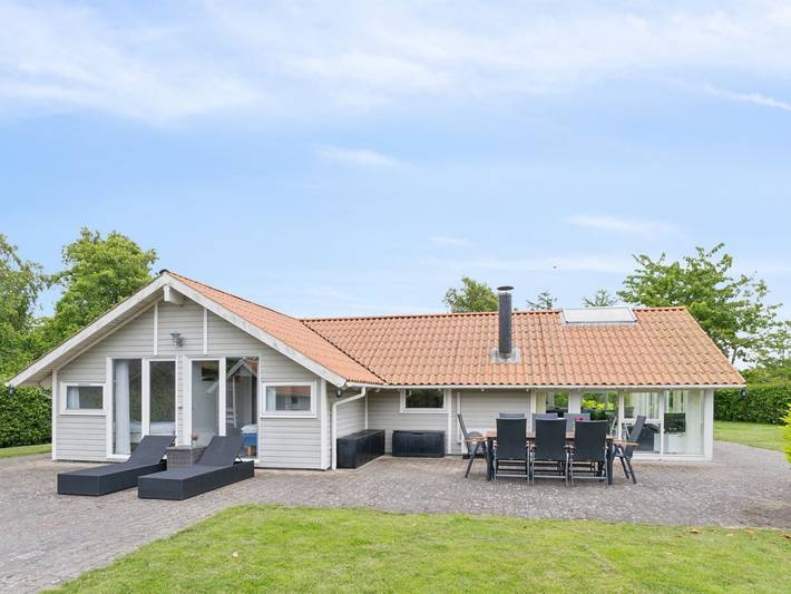 Ferienhaus für 8 Personen, mit Whirlpool und Terrasse sowie Sauna in Hasmark Strand