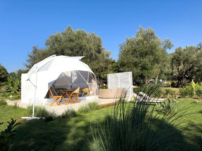 Glamping per 2 persone, con giardino e idromassaggio nonché piscina in Calabria