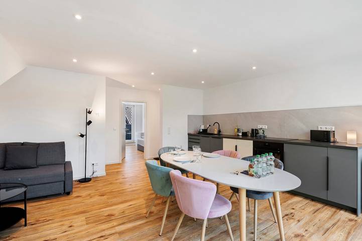Appartement entier, Appartement 'Nagoldblick Liebeneckstraße' avec balcon et Wi-Fi in Pforzheim, Forêt Noire du Nord
