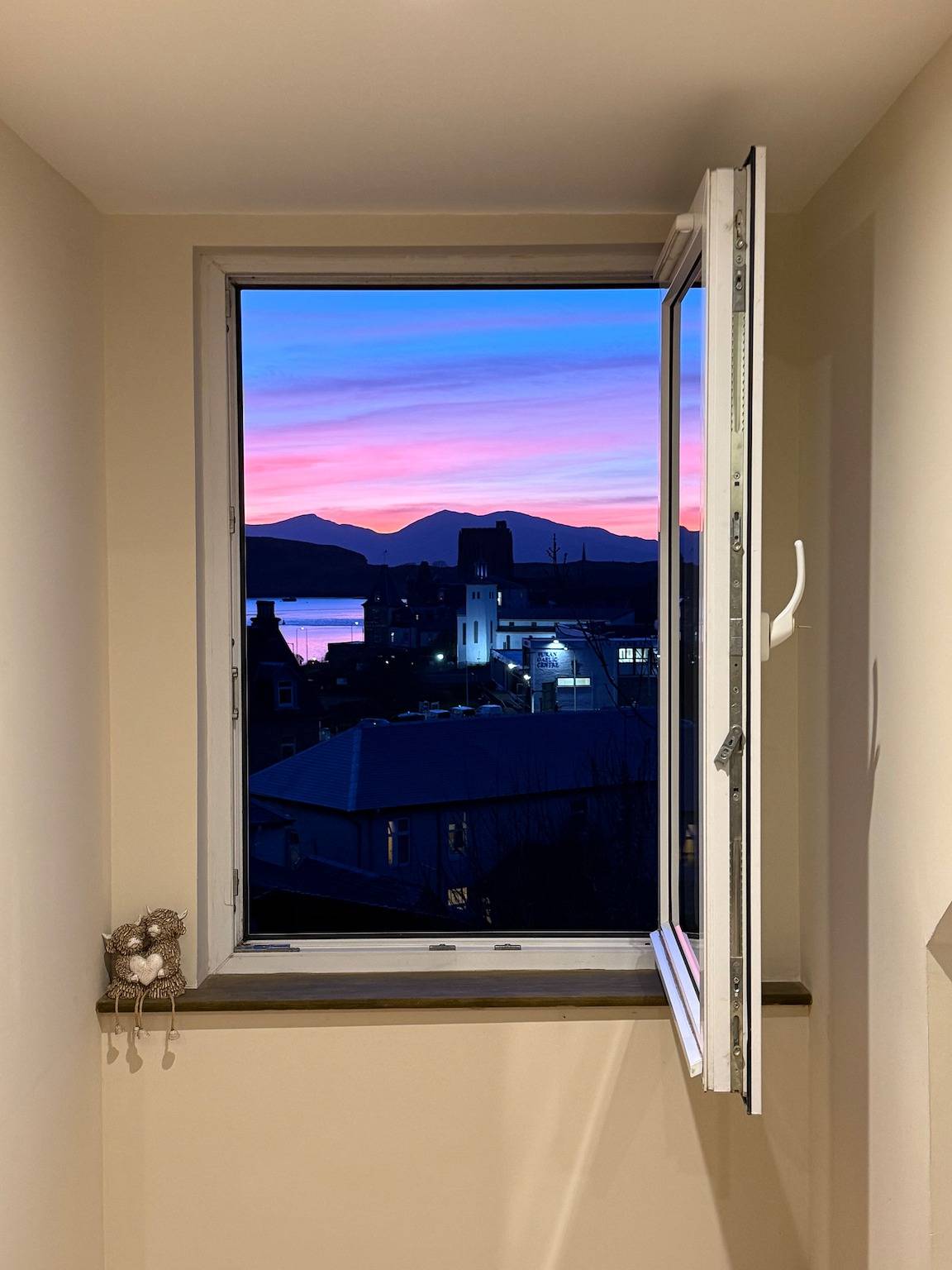 Ganze Ferienwohnung, Apartment Sleeps 2 with Sea Views in Oban, Loch Linnhe