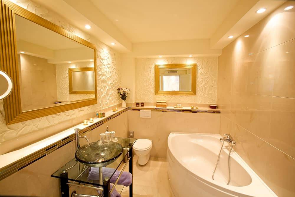 Chic Vis - Villa Tempera - Beachfront , Wifi Boat Mooring , 1200 m2 Olive garden in Rukavac, Split-Dalmatia