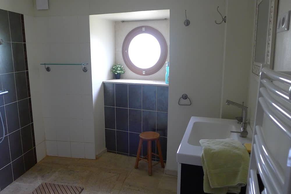 Appartement entier, A proximité du château du Comte de Bussy Rabutin (monument historique)studio 4 p in Bussy-le-Grand, Région de Montbard