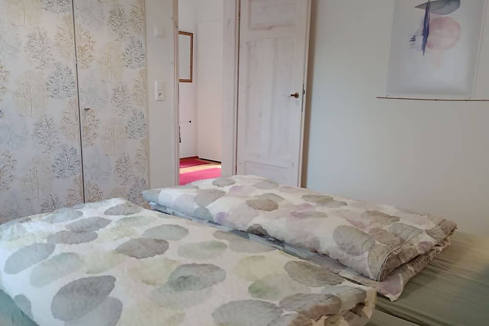 Das Pustehus in Grödersby, Weitblick über Wiese und Feld zur Schlei in Grödersby, Kappeln & Umgebung