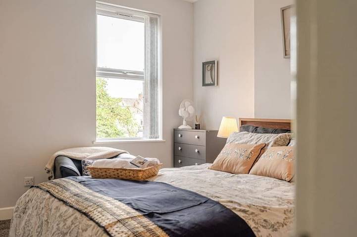 The Landmark: Comfy 2Br Home in Rugby | Sleeps 5 in Warwickshire