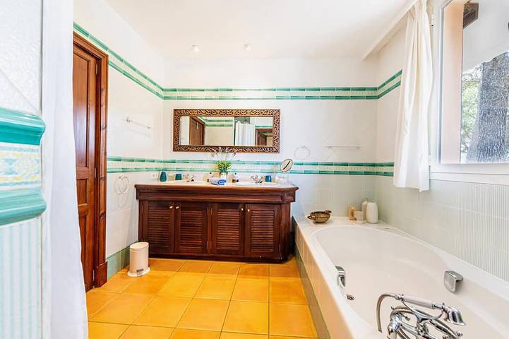 Villa für 10 Personen, mit Garten und Balkon sowie Whirlpool in Palma - 4