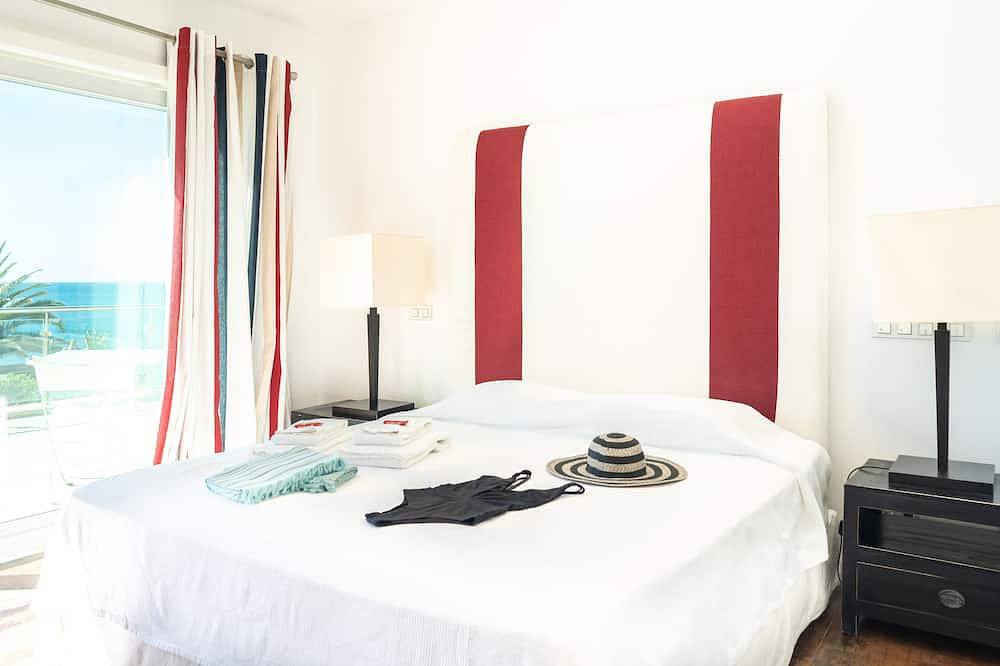 Luxury Villa with infinity pool and breathtaking sea view (New Prices) in Luz, Faro District