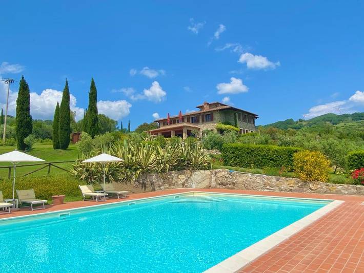 Agriturismo per 2 persone, con Terrazza e Giardino nonché Piscina e Panorama a Montecatini Val di Cecina