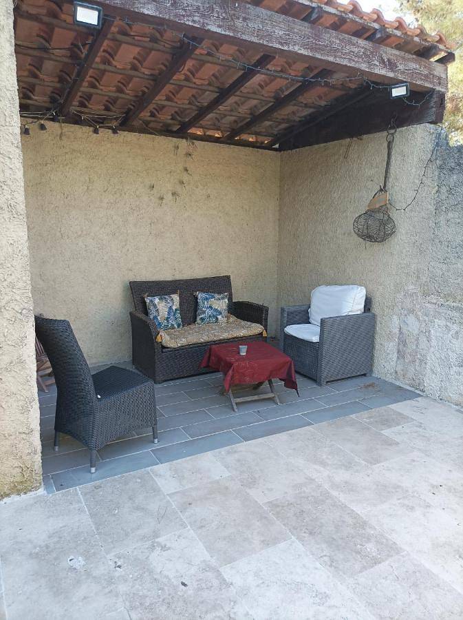 Chambre d’hôte pour 4 personnes, avec piscine et vue ainsi que terrasse et jardin à Piolenc - 3