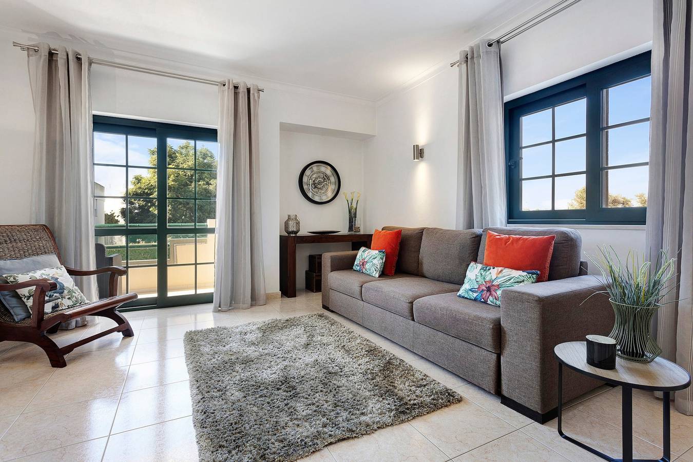 Entire apartment, Holiday Apartment "Dunas Mar" with Shared Pool, Balcony & Wifi in Alvor, Faro District