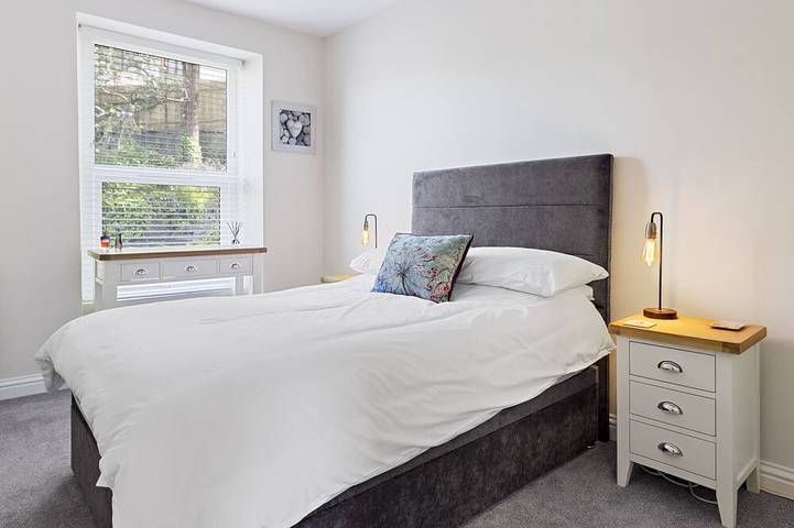 Bolton Plaice, a beautifully renovated two-bedroom holiday apartment in Brixham in Brixham, Torbay