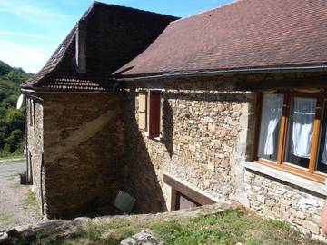 Gîte pour 5 personnes, avec balcon ainsi que jardin et vue à Gagnac-sur-Cère