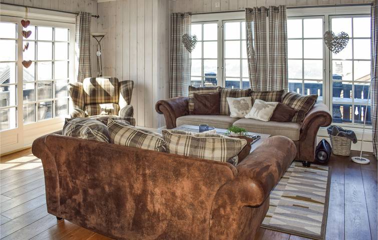 Ferienhaus für 8 Personen mit Garten in Vinje