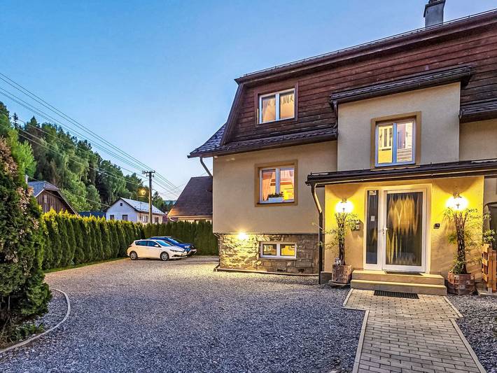 Vakantiehuis voor 26 personen, with Balkon and Whirlpool as well as Terras and Tuin in Slowakije