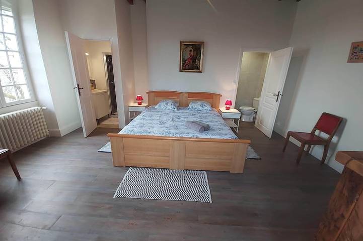 7 Bedroom hill top Manoir; pool, bar & pizza oven, sleeps 18, 2 hectare grounds in Lagarrigue, Quercy