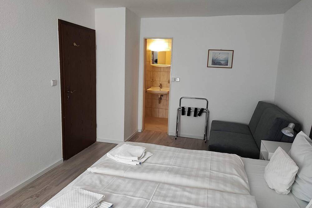 Familienzimmer mit eigenem Bad in Rastatt, Nordschwarzwald