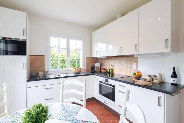 Location de vacances pour 8 personnes, avec vue ainsi que jardin et terrasse à Corgnac-sur-l'Isle - 4