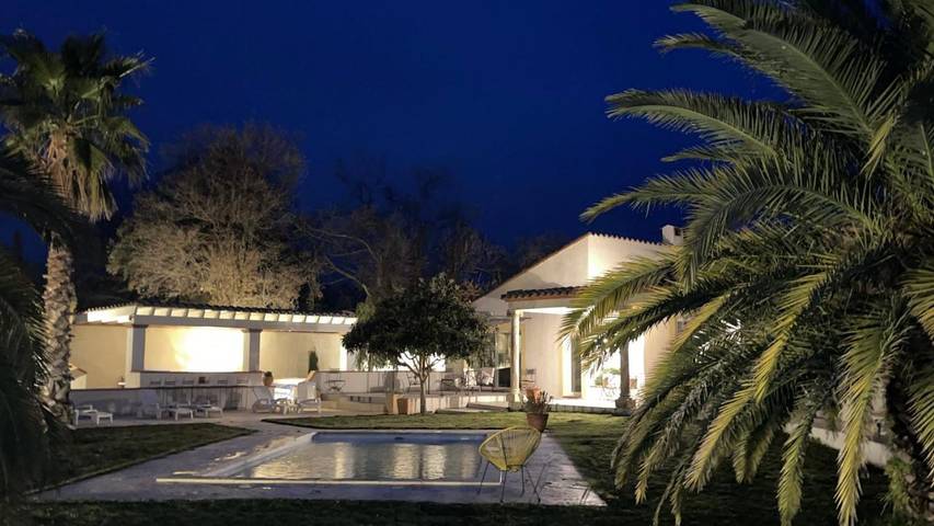 Maison de campagne pour 2 personnes, avec piscine ainsi que vue et jardin à Bouleternère