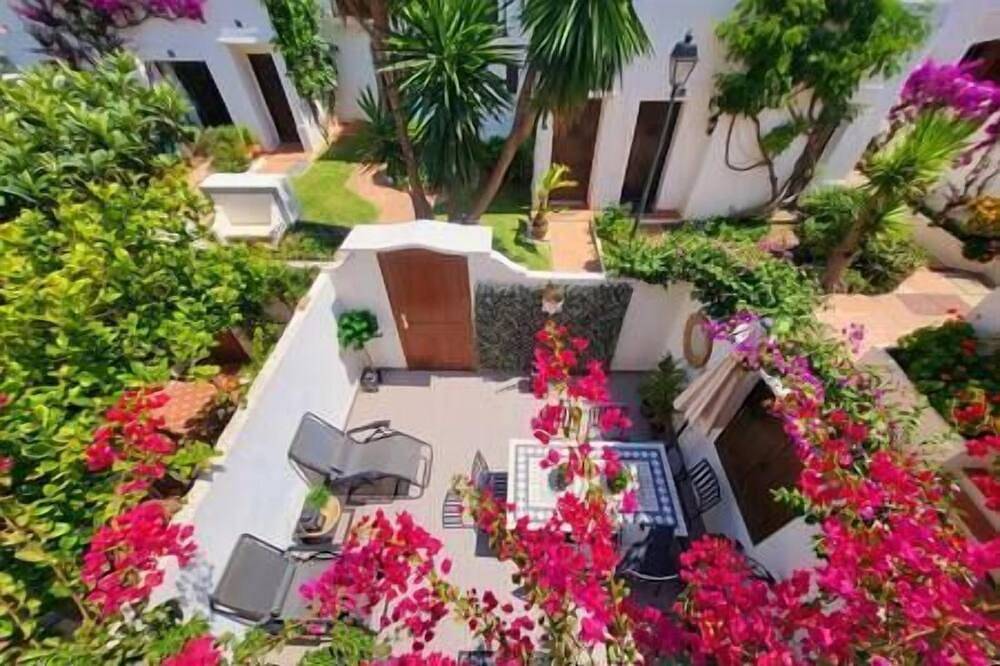 Chic Townhouse by the Sea @ Villacana Playa! in Sun Park (Estepona), Estepona