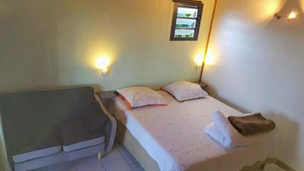Gîte pour 2 personnes, avec terrasse ainsi que jardin et vue à Sainte-Suzanne