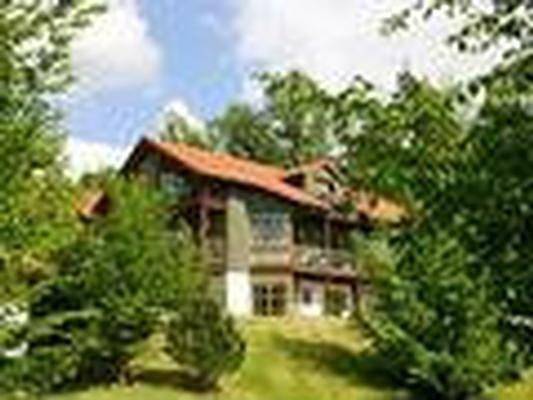 Ganze Ferienwohnung, Beliebtes Balkon-Apartment am Golfplatzplatz in Rötz, Ostbayern