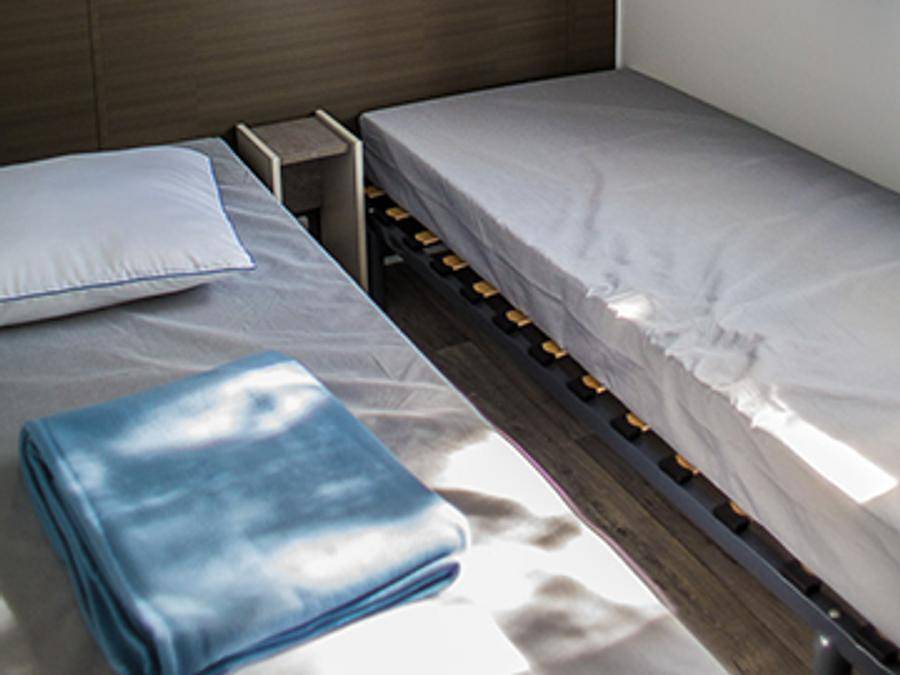 Camping Le Bois Des Ecureuils - Mobile home 4 persons in Domazan, Nimes region