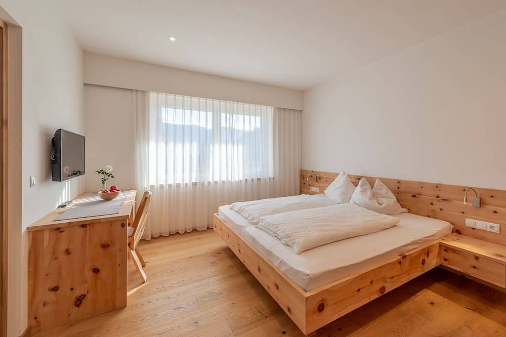 Ganze Wohnung, Moosbichlerhof Apartment 95 qm, 2 Schlafzimmer,2 Bäder, Pool, Meran Card. in Marling, Ortleralpen
