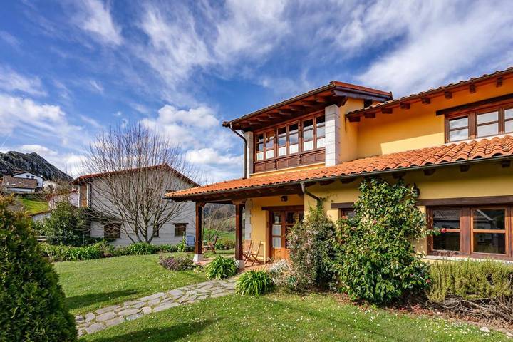 Casa Mariella en Linares, Ribadesella in Ribadesella, Costa Verde