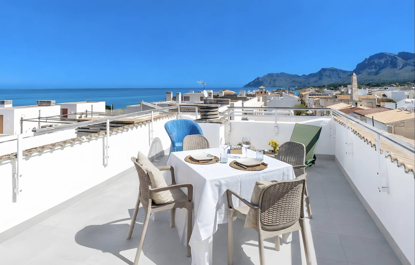 Ganze Wohnung, Ferienwohnung 'Miramar' mit Meer- und Bergblick, privater Terrasse und Wi-Fi in Colònia de Sant Pere, Artà