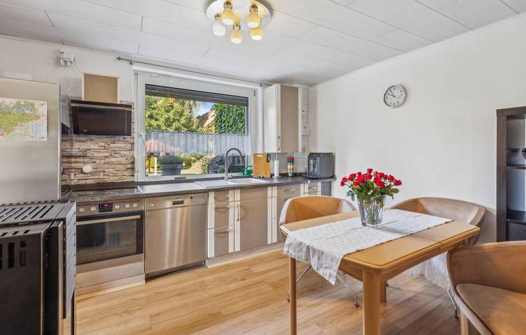 Ganze Ferienwohnung, Gemütliche Wohnung mit Terrasse & Parkplatz, Nähe KutscherHus & Edersee in Basdorf, Vöhl