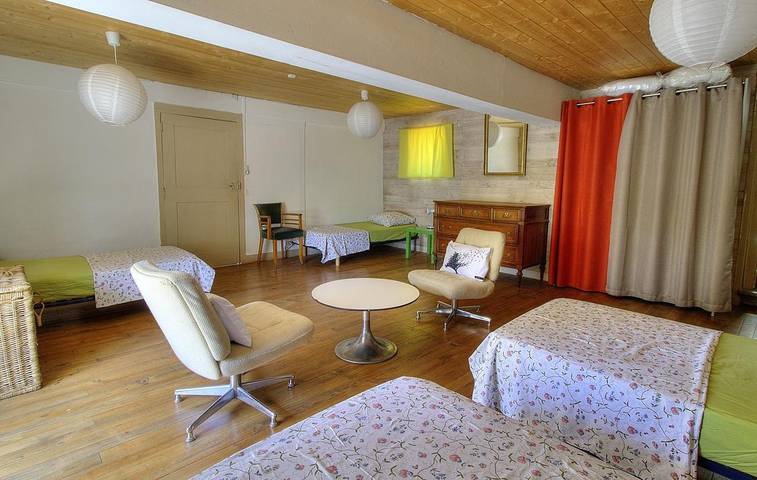 Gîte pour 15 personnes, avec terrasse et jardin dans Rhône - 3