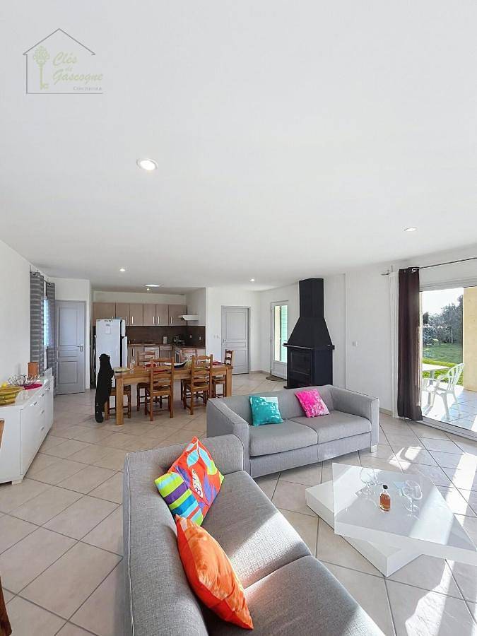Location de vacances pour 6 personnes, avec Terrasse ainsi que Jardin et Vue à Cazeneuve