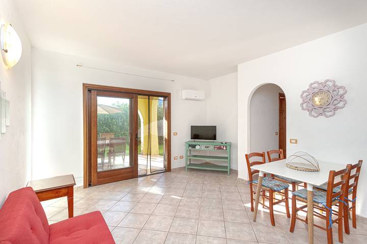 Holiday Home 'San Teodoro House with Garden' with Mountain View, Wi-Fi and Air Conditioning in Suaredda-traversa, San Teodoro