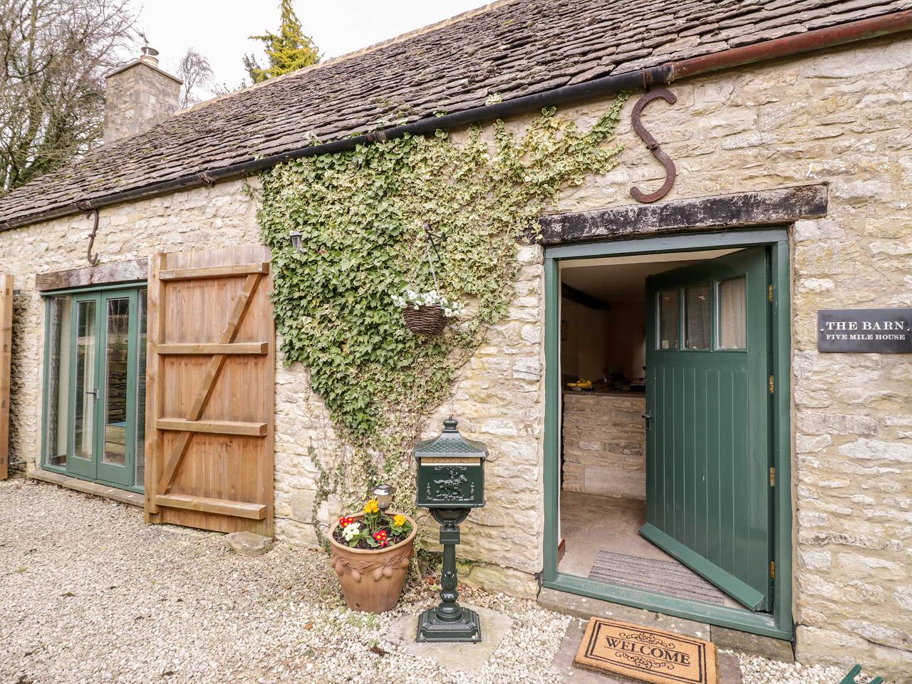 Log Cabin for 6 People in The Cotswolds, South West England
