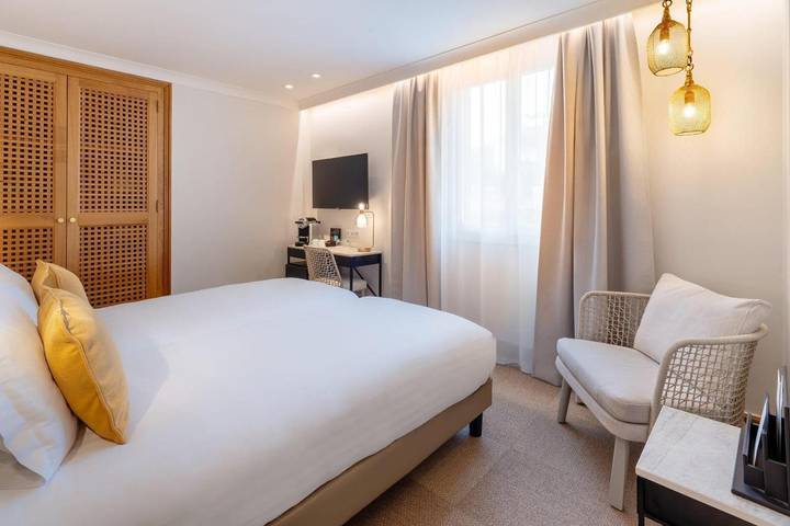 Hôtel pour 4 personnes, avec jardin et piscine