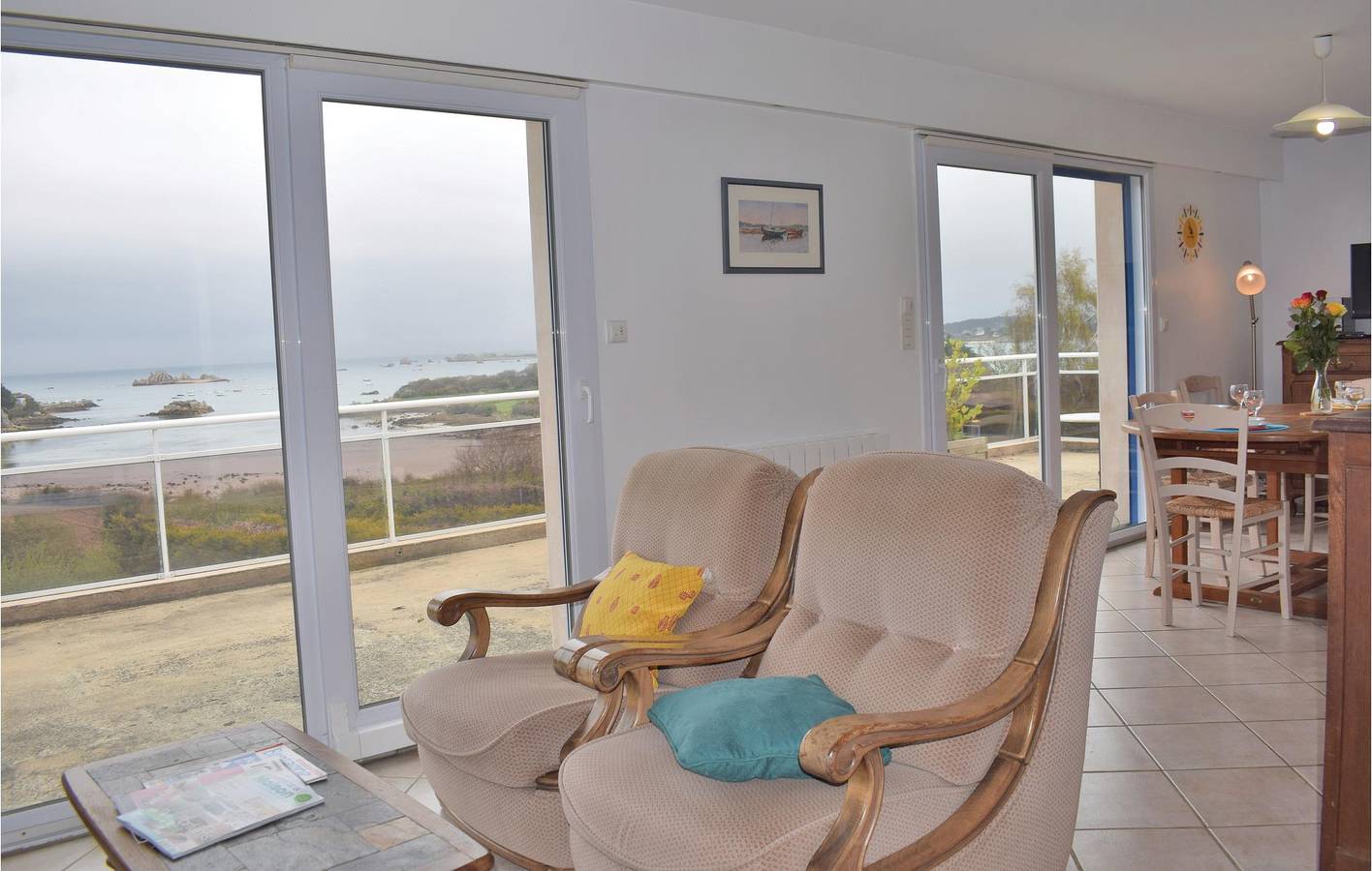 Appartement de 130 m2 avec vue sur le jardin et l'océan, à 1,5 km de la plage in Buguélès, Penvénan