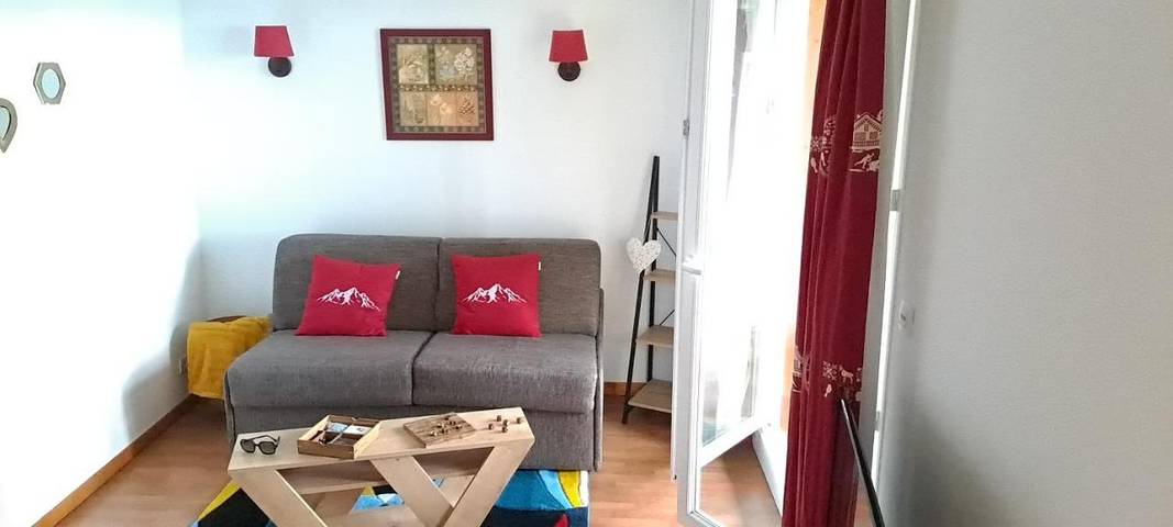 Gîte pour 4 personnes, avec vue sur le lac et piscine ainsi que vue et terrasse à Lugrin - 4