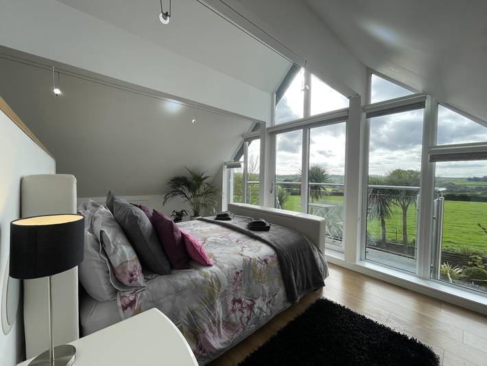 Holiday rental for 14 people, with garden and balcony as well as hot tub, child-friendly in Tavistock
