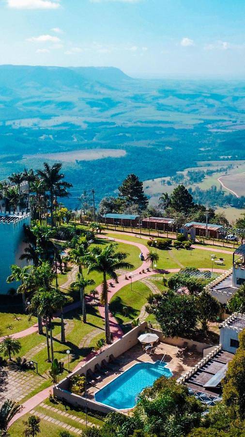 Pousadas para 4 pessoas, com piscina e jardim e ainda sauna and jacuzzi em São Pedro (SP)
