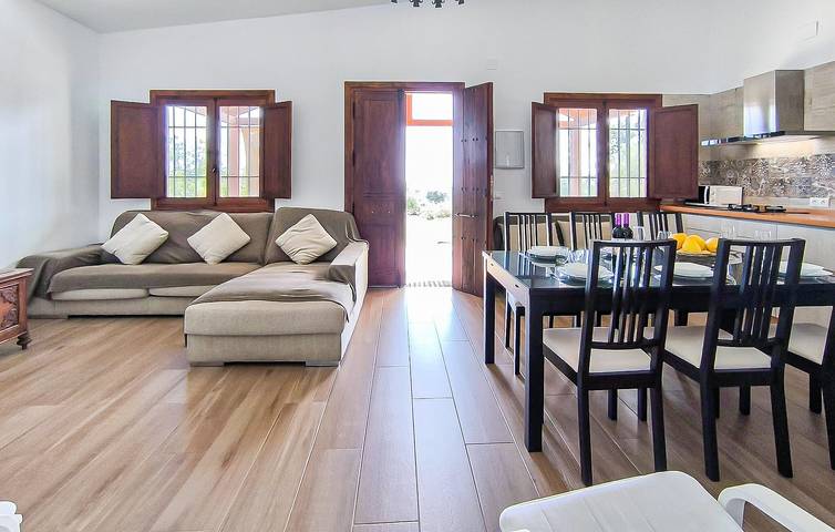 Adamuz Retreat: Geräumiges Apartment mit Pool und Kamin in Adamuz, Córdoba Provinz